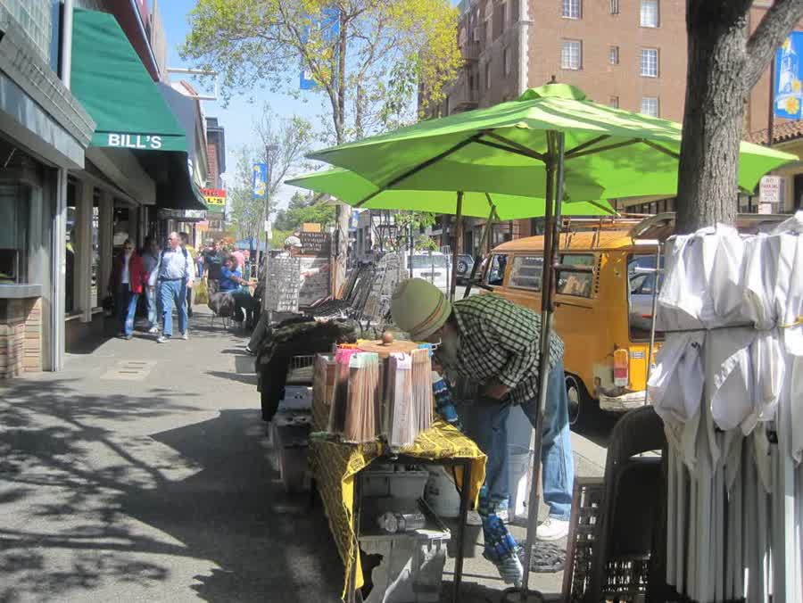 Straßenhändler auf der Telegraph Avenue