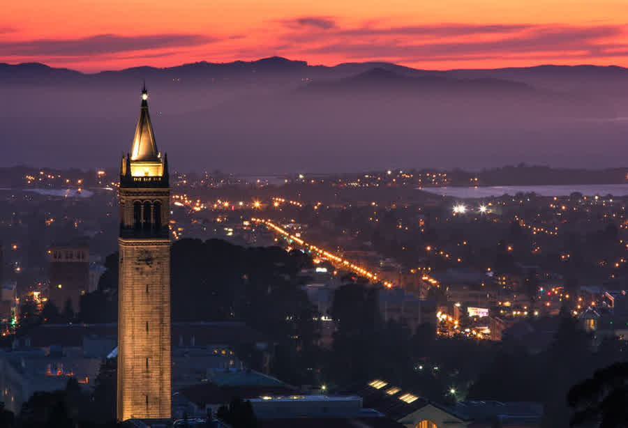 Der Campanile in der Abenddämmerung